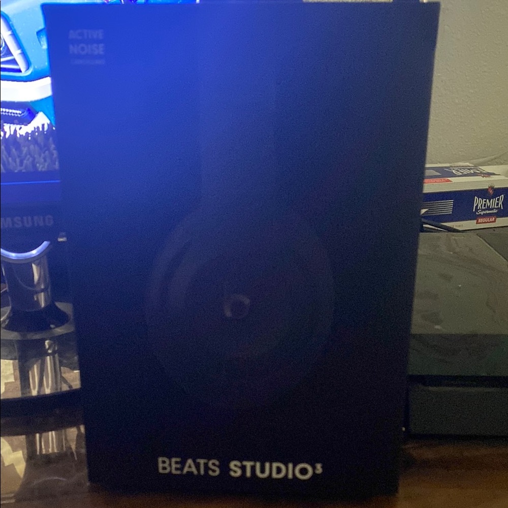 Beats by Dre Studio3 Wireless Headphones - Black